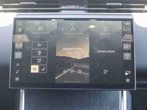 Used 2025 Land Rover Range Rover SE AWD/4WD image 14