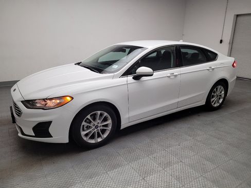 Used 2020 Ford Fusion SE image 2