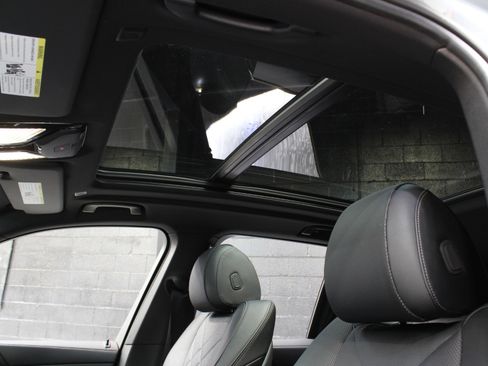 Used 2024 BMW X5 sDrive40i w/ M Sport Package image 25