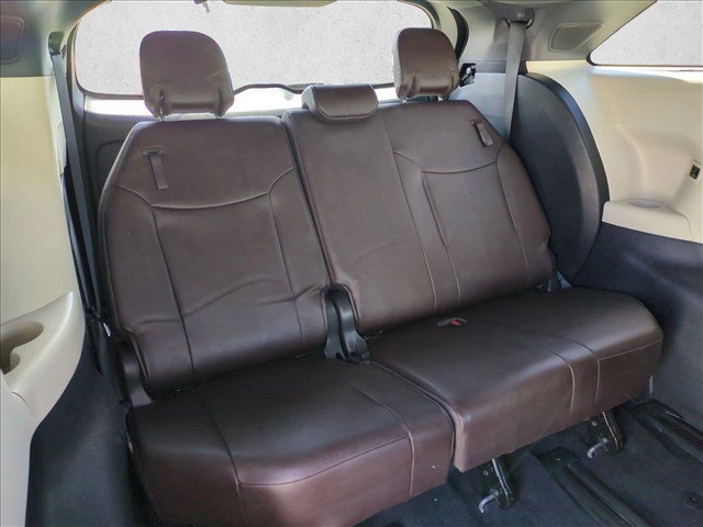 Used 2024 Toyota Sienna Platinum FWD image 22