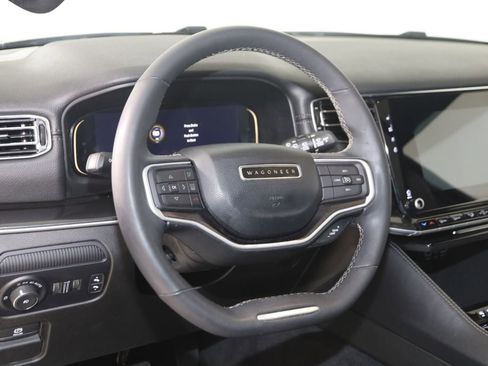Used 2023 Jeep Wagoneer 4WD w/ Premium Group I image 6