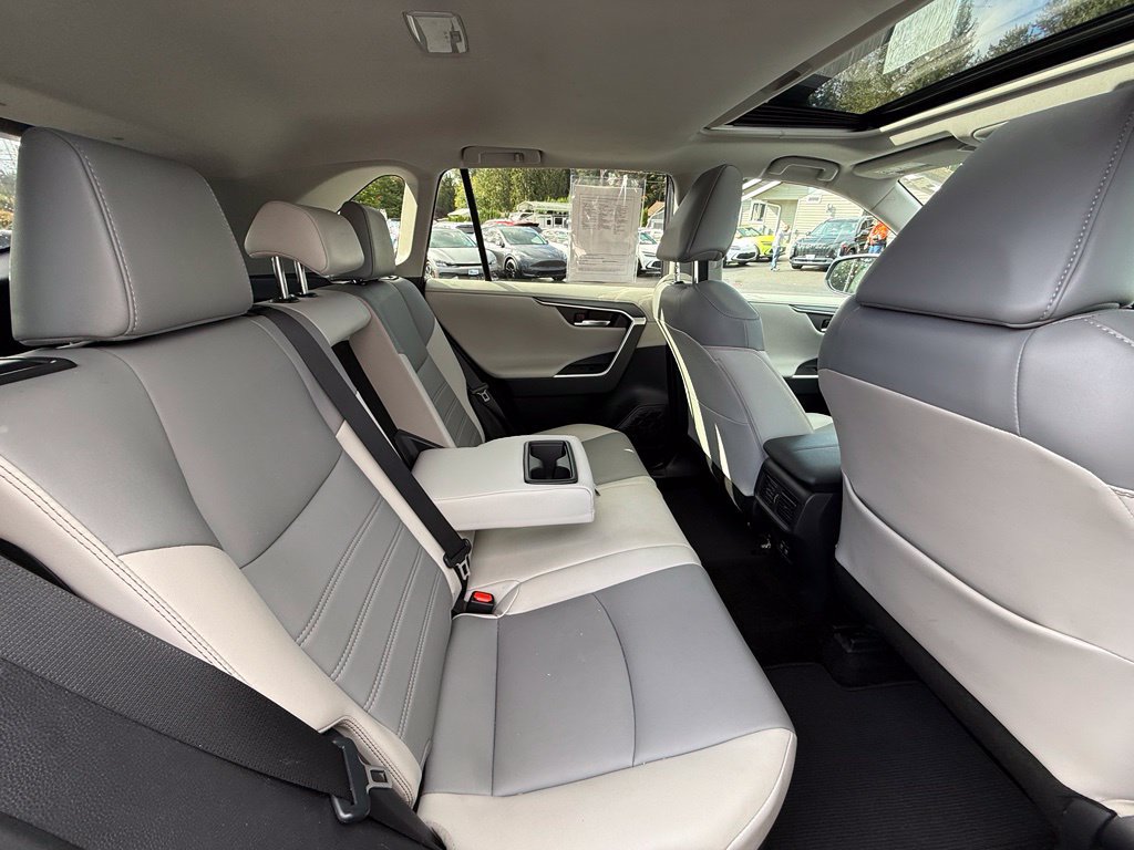 Used 2019 Toyota RAV4 Limited AWD/4WD image 18