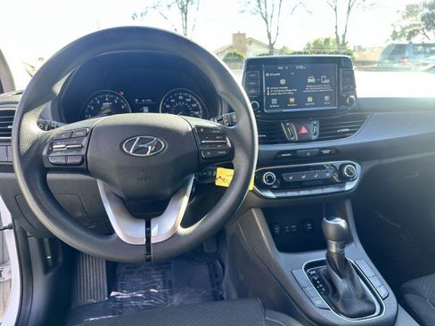 Used 2018 Hyundai Elantra GT image 12