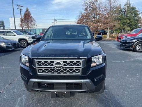 Used 2023 Nissan Frontier SV image 2