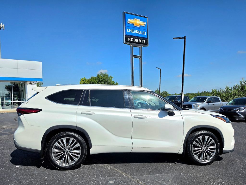 Used 2021 Toyota Highlander Platinum AWD/4WD image 9