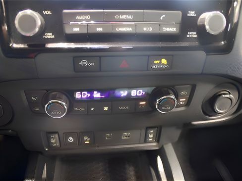 Used 2024 Nissan Frontier SV w/ SV Convenience Package image 19