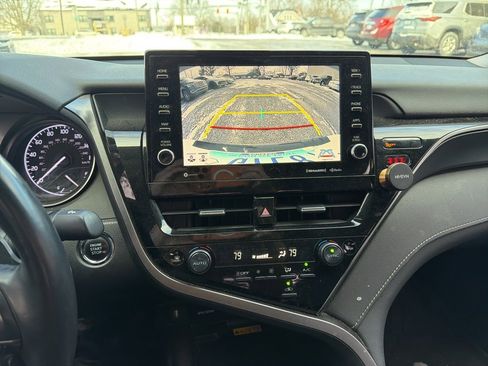 Used 2023 Toyota Camry SE image 12