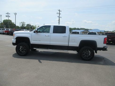 Used 2019 GMC Sierra 2500 Denali w/ Duramax Plus Package AWD/4WD image 13