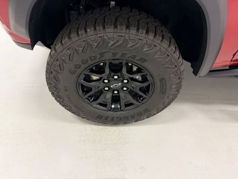 Certified 2025 Chevrolet Colorado ZR2 w/ Midnight Edition AWD/4WD image 16