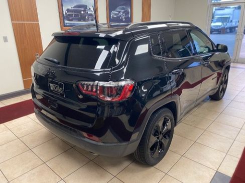 Used 2020 Jeep Compass Latitude FWD image 4