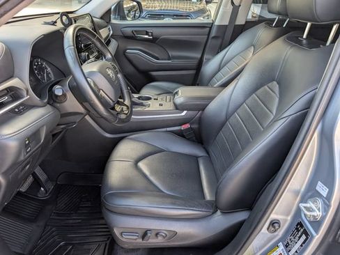 Used 2020 Toyota Highlander XLE FWD image 8