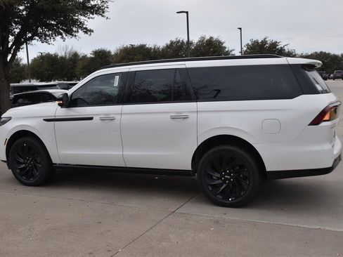 New 2025 Lincoln Navigator L Reserve w/ Jet Appearance Package image 10