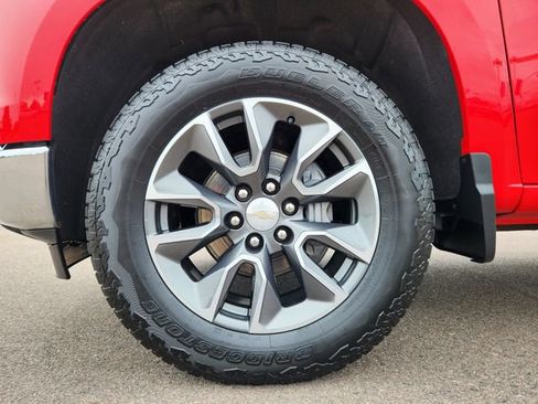 Used 2023 Chevrolet Silverado 1500 LT AWD/4WD image 17