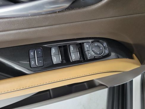 Used 2023 Cadillac Escalade Premium Luxury AWD/4WD image 24