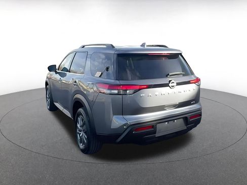 Used 2025 Nissan Pathfinder SV image 11