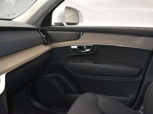 Used 2025 Volvo XC90 B5 Plus w/ Protection Package Premier image 22