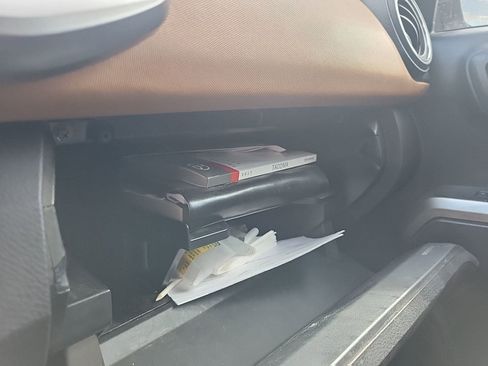 Used 2017 Toyota Tacoma SR5 image 34