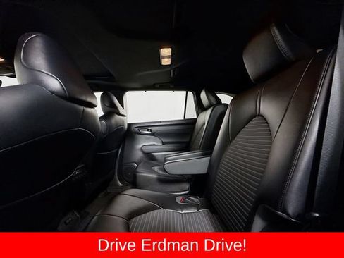 Used 2023 Toyota Highlander XSE FWD image 9