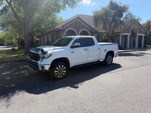 Used 2018 Toyota Tundra SR5 w/ SR5 Upgrade Package image 3