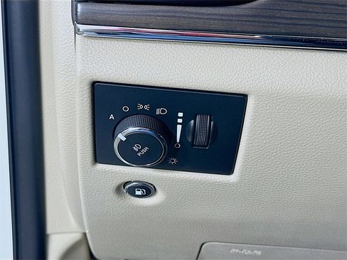 Used 2019 Jeep Grand Cherokee Overland image 22