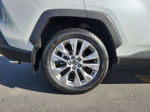 Used 2023 Toyota RAV4 XLE Premium image 5