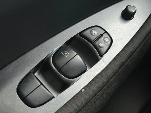 Used 2023 Nissan Leaf S image 23