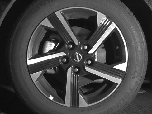 Used 2025 Nissan Sentra SV FWD image 12