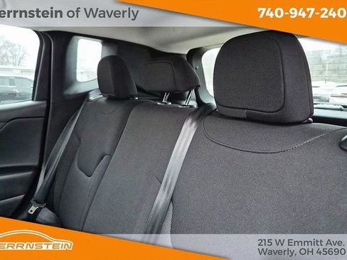 Used 2023 Jeep Renegade Latitude image 23