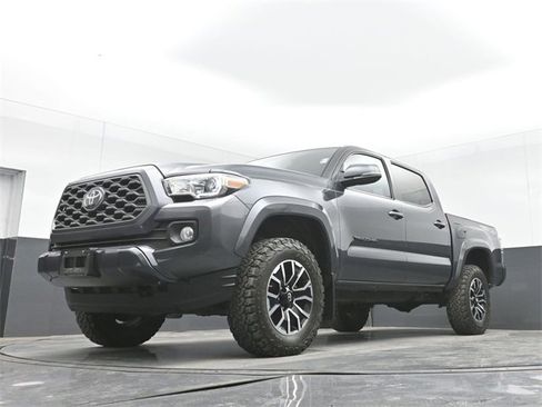 Used 2020 Toyota Tacoma TRD Sport w/ Blackout Package image 42