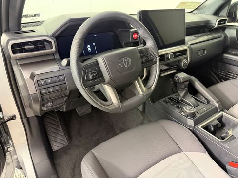 Used 2025 Toyota Tacoma TRD Off-Road AWD/4WD image 4