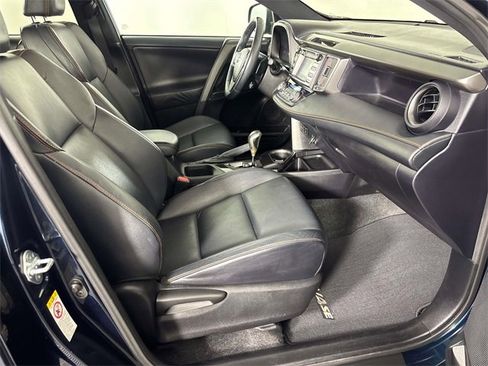 Used 2017 Toyota RAV4 SE image 9