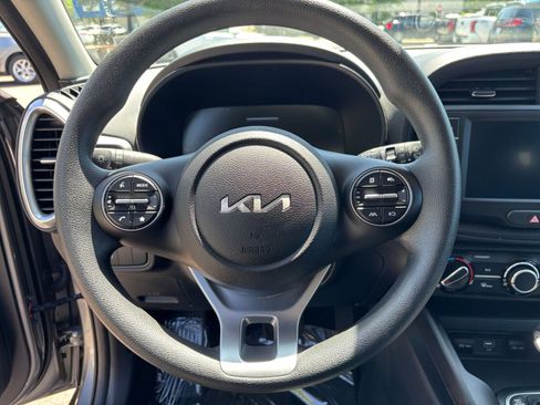 Used 2025 Kia Soul LX w/ LX Technology Package image 25