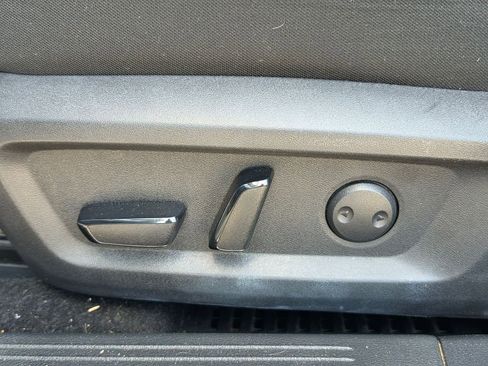 Used 2023 Nissan Rogue SV FWD image 14