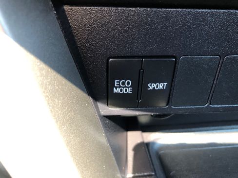 Used 2018 Toyota RAV4 XLE w/ Plus Extra Value Package AWD/4WD image 18