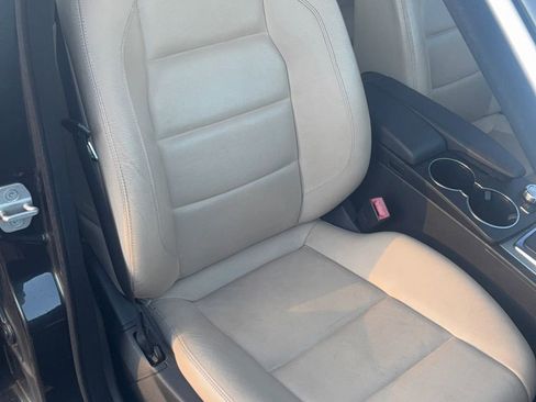 Used 2014 Mercedes-Benz C 250 Sedan w/ Premium 1 Package image 13