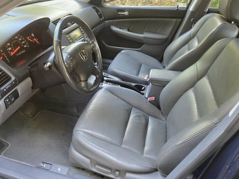 Used 2004 Honda Accord EX image 2