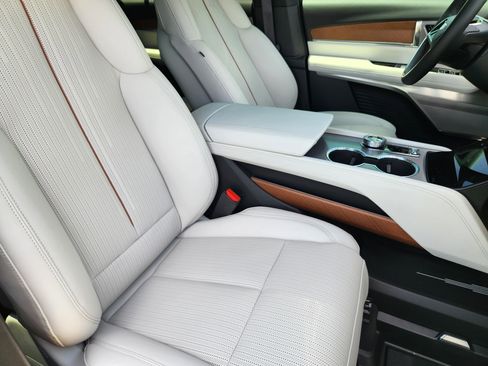 New 2026 Cadillac Vistiq Sport w/ LPO, Floor Liner Package image 10