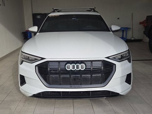 Used 2022 Audi e-tron Premium Plus w/ Premium Plus Package image 2