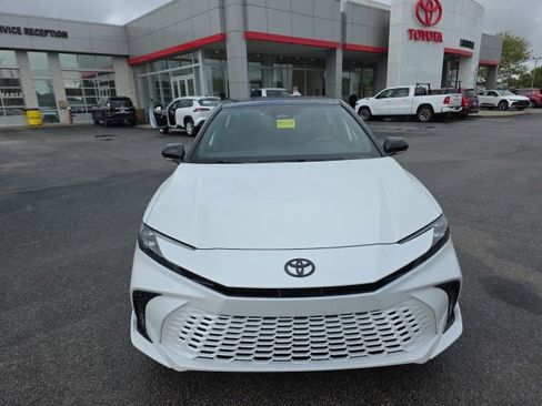 Used 2025 Toyota Camry XSE image 3