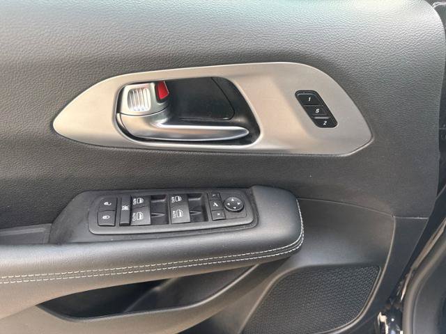 Used 2026 Chrysler Pacifica Limited w/ S Appearance Package FWD image 10