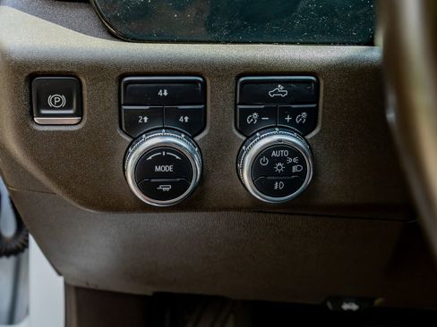 Used 2024 GMC Sierra 3500 SLE w/ SLE Convenience Package AWD/4WD image 21