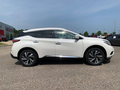Used 2018 Nissan Murano Platinum FWD image 2