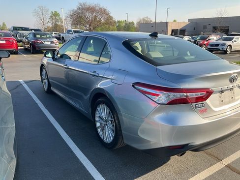 Used 2018 Toyota Camry XLE image 7