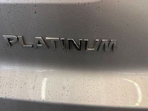 Used 2024 Nissan Pathfinder Platinum FWD image 10