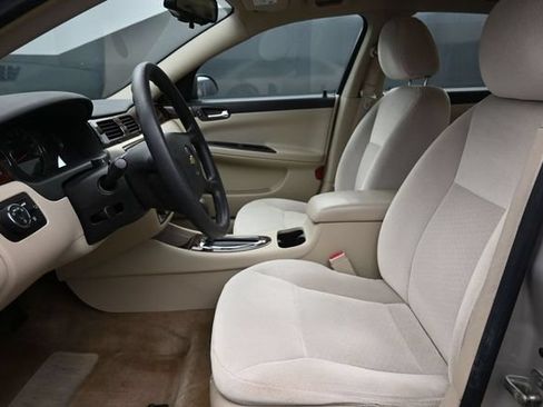 Used 2009 Chevrolet Impala LT FWD image 12
