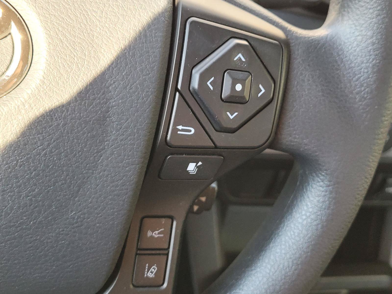 Used 2020 Toyota Tacoma SR RWD image 8