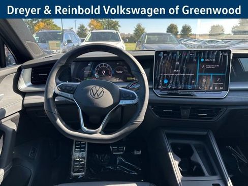 New 2025 Volkswagen Tiguan SE R-Line image 13