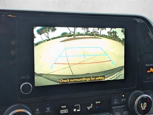 Certified 2023 Toyota Highlander XLE image 13