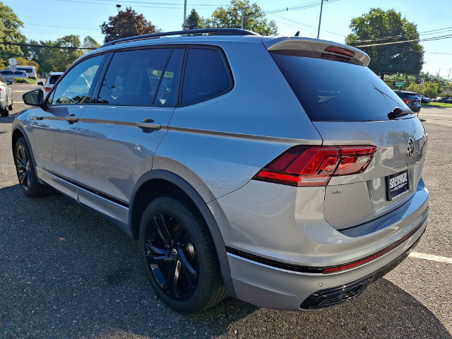Used 2024 Volkswagen Tiguan SE R-Line AWD/4WD image 4