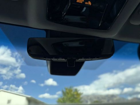 Used 2022 Toyota Venza Limited image 44